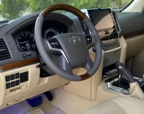 2017 Toyota Land Cruiser Safari