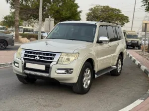 2015 ميتسوبيشي باجيرو GLS