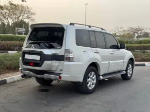 2015 ميتسوبيشي باجيرو GLS