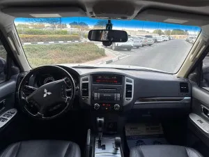 2015 ميتسوبيشي باجيرو GLS