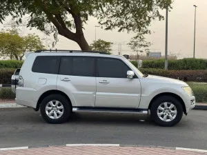 2015 ميتسوبيشي باجيرو GLS