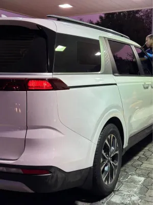 2021 Kia Carnival LX with Seat Package