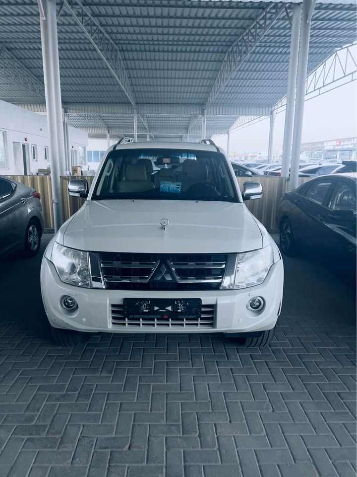 2014 ميتسوبيشي باجيرو GLS