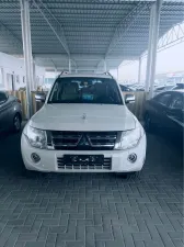 2014 ميتسوبيشي باجيرو GLS