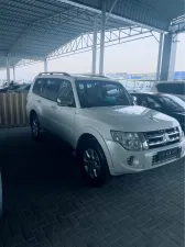 2014 ميتسوبيشي باجيرو GLS
