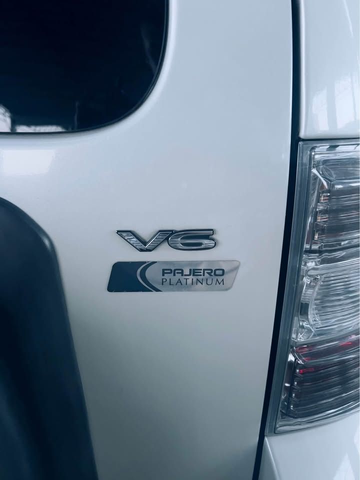 2014 ميتسوبيشي باجيرو GLS