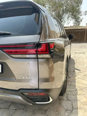 2025 لكزس ال اكس ٦٠٠ F-Sport