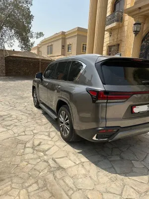 2025 لكزس ال اكس ٦٠٠ F-Sport