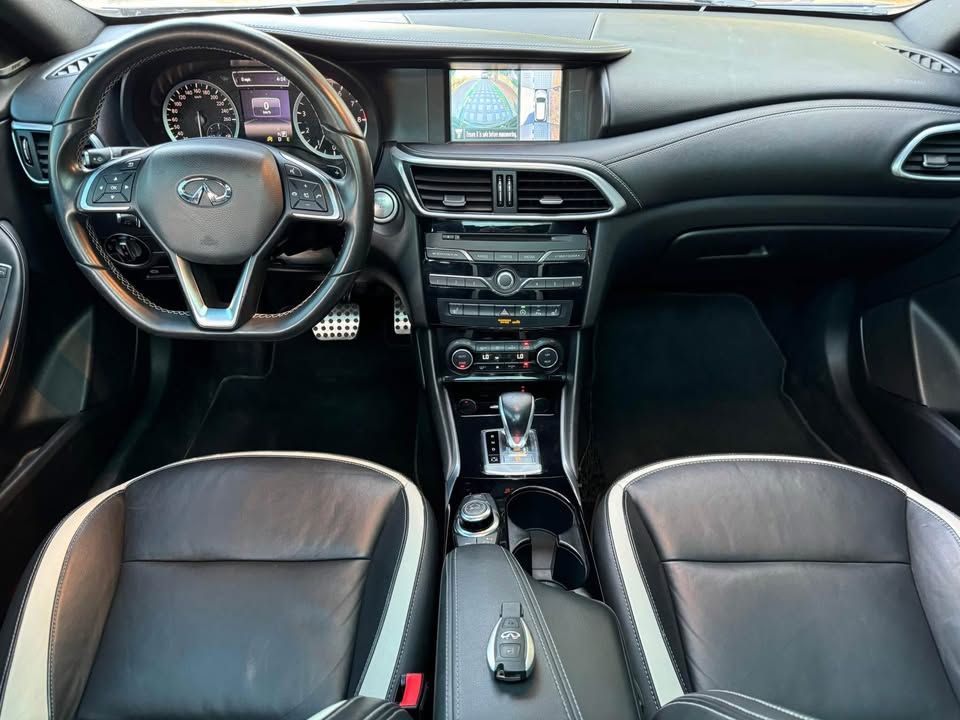 2018 Infiniti Q30 SE