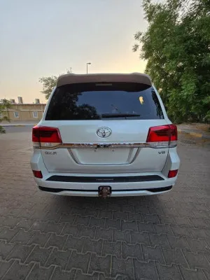 2017 Toyota Land Cruiser GR Sport