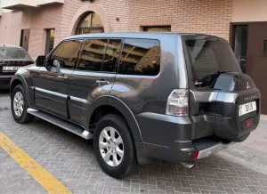 2017 ميتسوبيشي باجيرو Signature Edition