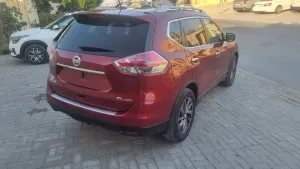 2016 نيسان روج SL