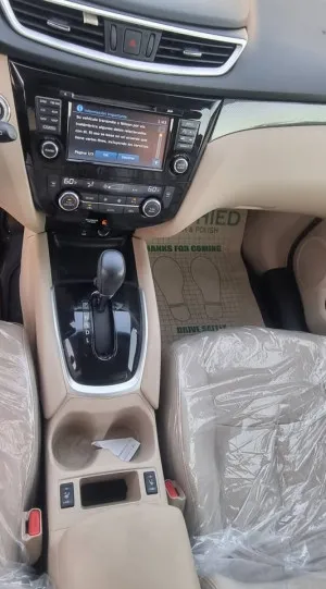 2016 نيسان روج SL