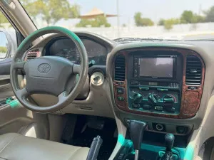 2001 تويوتا لاند كروزر Grand Touring