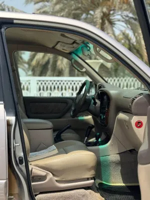 2001 تويوتا لاند كروزر Grand Touring