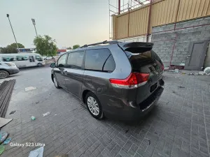 2013 تويوتا سيينا XLE