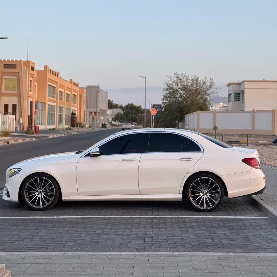 2017 مرسيدس-بنز الفئة - E E300