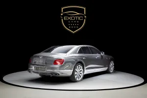 2021 بنتلي فلاينج سبير V8