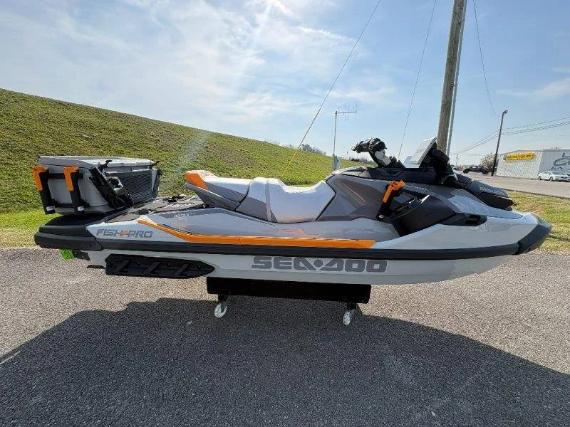 2026 Sea Doo FishPro Trophy 170 w/ Sound thumbnail 2
