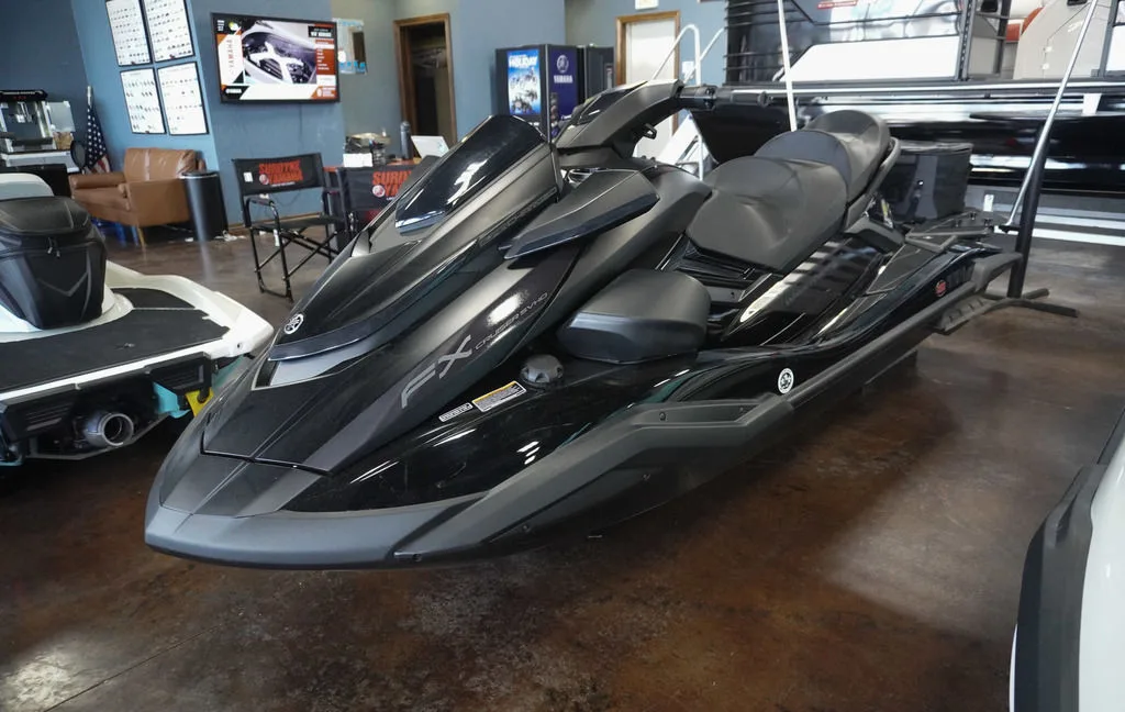 2025 Yamaha FX Cruiser SVHO® thumbnail 2
