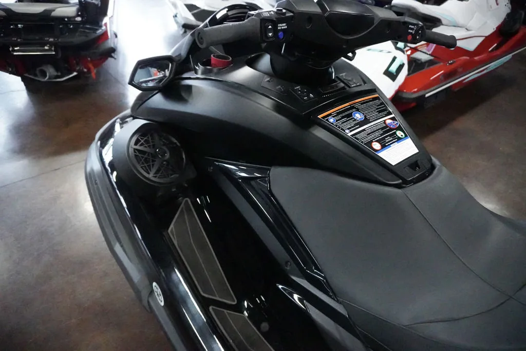 2025 Yamaha FX Cruiser SVHO® thumbnail 6