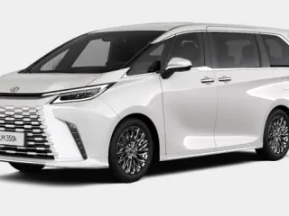 2021 Lexus LM300h in Dubai used car