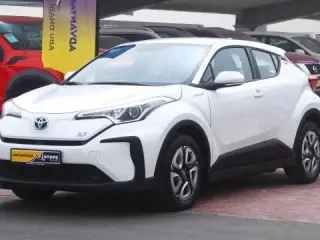 2021 Toyota CHR في Dubai سيارة مستعملة