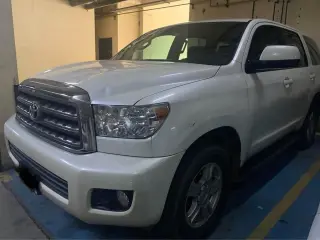 2016 Toyota Sequoia في Dubai سيارة مستعملة