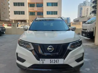 2017 Nissan Rogue في Dubai سيارة مستعملة