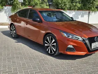 2019 Nissan Altima في Dubai سيارة مستعملة