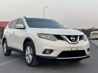 2015 Nissan XTrail في Dubai سيارة مستعملة