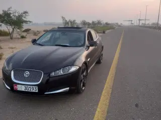 2012 Jaguar XF في Abu Dhabi سيارة مستعملة