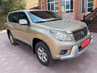 2013 Toyota Prado في Abu Dhabi سيارة مستعملة