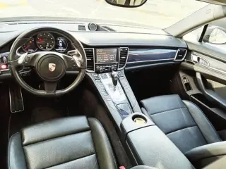 2015 Porsche Panamera in Dubai used car