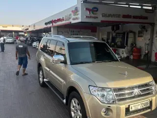 2011 Mitsubishi Pajero in Sharjah used car