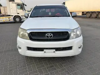 2010 Toyota Hilux in Sharjah used car