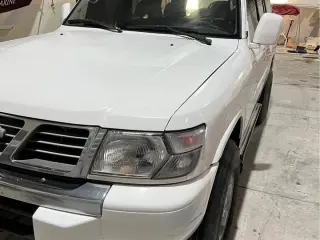 1999 Nissan Patrol Super Safari في Abu Dhabi سيارة مستعملة