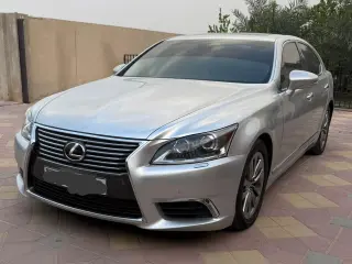 2013 Lexus LS 460 في Dubai سيارة مستعملة