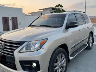 2013 Lexus LX 570 في Dubai سيارة مستعملة
