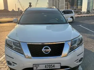 2014 Nissan Pathfinder في Dubai سيارة مستعملة
