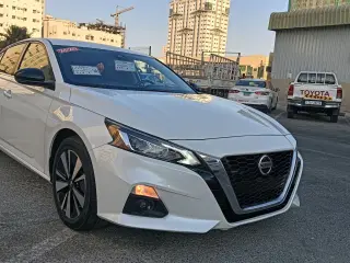 2021 Nissan Altima في Dubai سيارة مستعملة