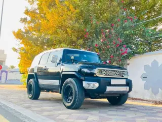 2010 Toyota FJ Cruiser في Dubai سيارة مستعملة
