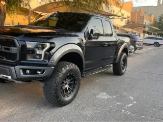 2017 Ford F150 في Dubai سيارة مستعملة