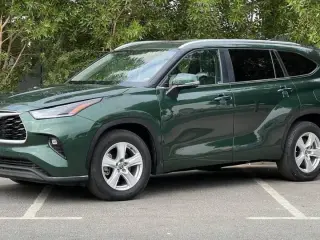 2023 Toyota Highlander في Dubai سيارة مستعملة