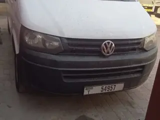 2015 Volkswagen Transporter في Dubai سيارة مستعملة
