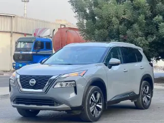 2021 Nissan Rogue في Dubai سيارة مستعملة