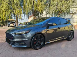 2016 Ford Focus in Dubai used car