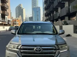 2016 Toyota Land Cruiser in Dubai used car