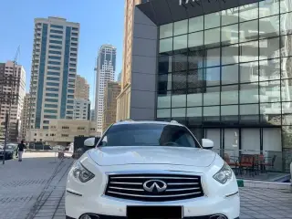 2015 Infiniti QX70 في Sharjah سيارة مستعملة