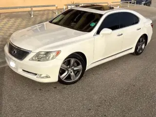 2007 Lexus LS 460 في Sharjah سيارة مستعملة